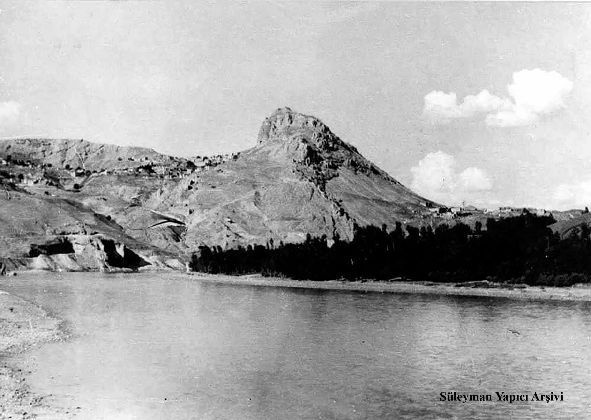 PALU - Eski Palu - Zeve, Kale, &Ccedil;ar??ba??, Kar??bah&ccedil;eler ve Murat Nehri - 1960'l? y?llar
S&uuml;leyman Yap?c? Ar?ivi