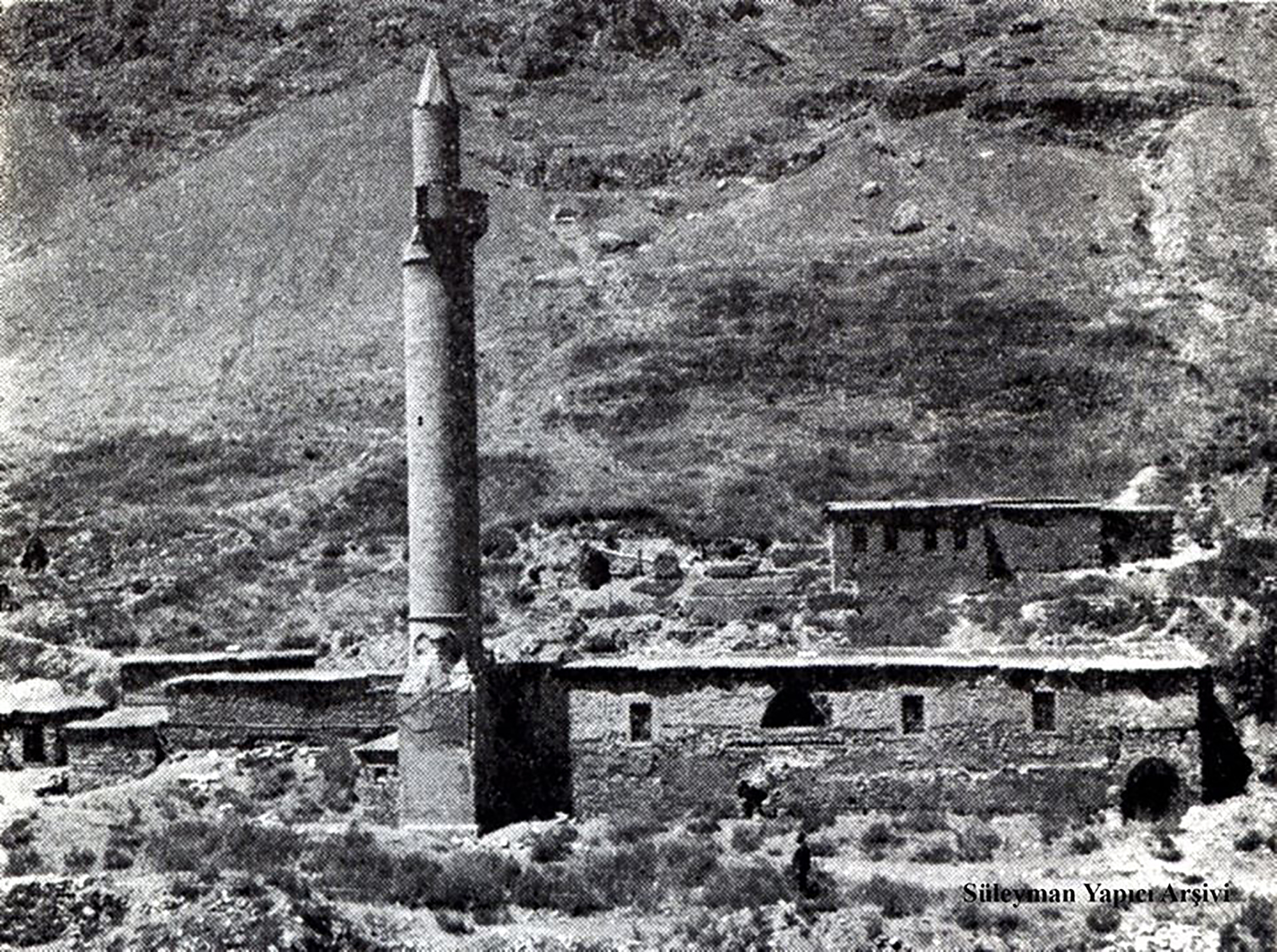 PALU - Ulu Camii (Camii Kebir) - &Ccedil;ar??ba?? Mahallesi - 1950'li y?llar olabilir 
S&uuml;leyman Yap?c? Ar?ivi