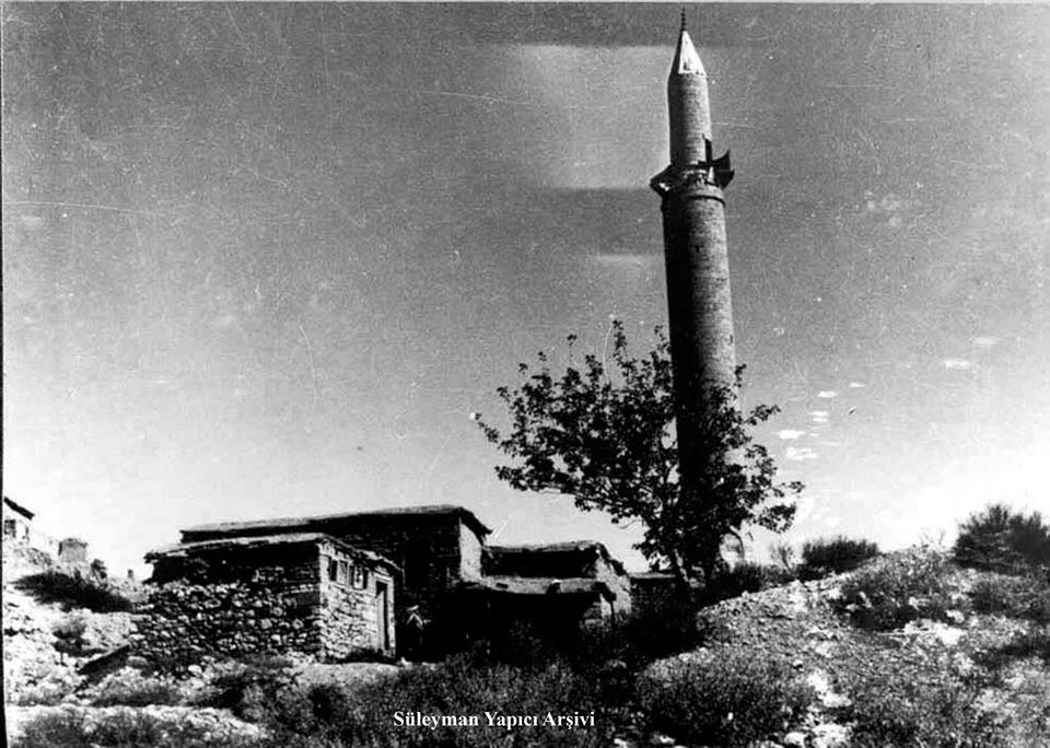 PALU &Ccedil;ar??ba?? Mahallesi Ulu Cami (Cami&icirc; Kebir) 1945'li Y?llar 
S&uuml;leyman Yap?c? Ar?ivi