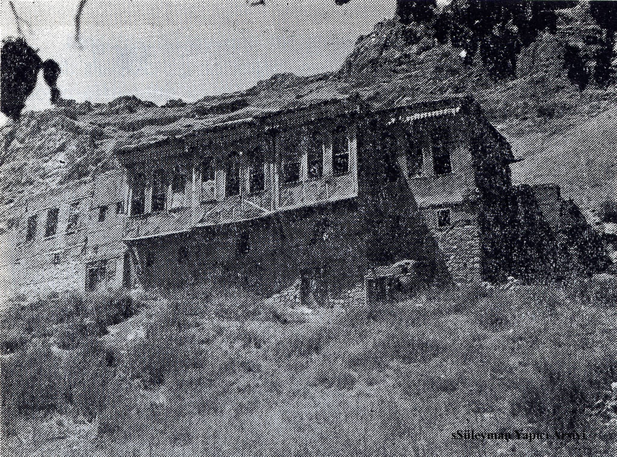 PALU - &Ccedil;ar??ba?? Mahallesi - Topal &Eacute;m&eacute;gilin evi - 1945'l? y?llar 
S&uuml;leyman Yap?c? Ar?ivi