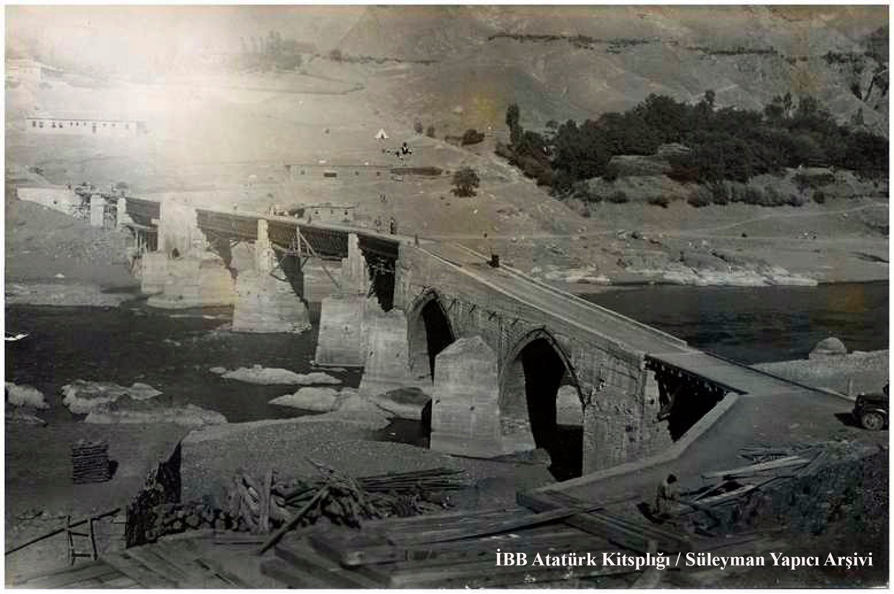 PALU - Tarihi Palu K&ouml;pr&uuml;s&uuml; - 1940'l? y?llar 
Kaynak: ?BB Atat&uuml;rk Kitapl???