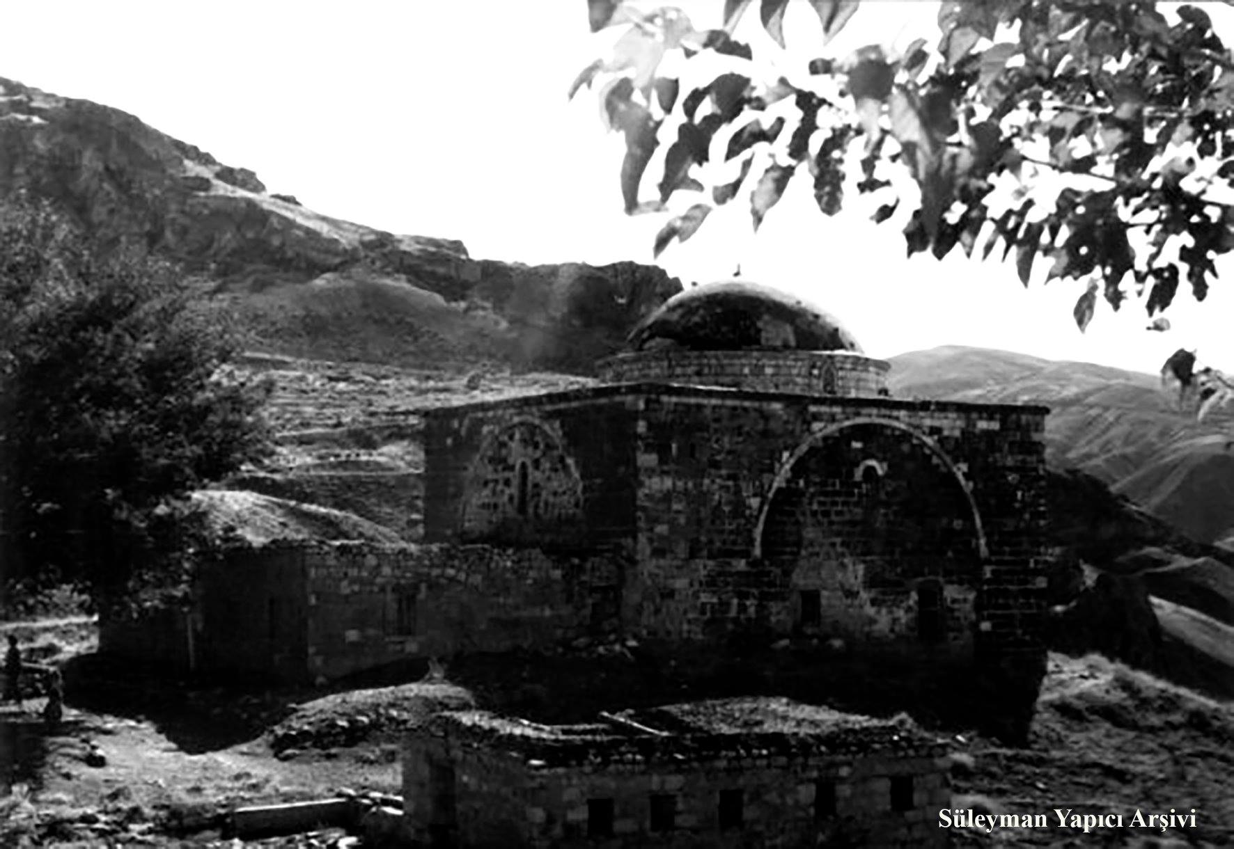 PALU - Zeve (Eski Palu) - Cem?id Bey Camii - 1960'l? y?llar olabilir 
S&uuml;leyman Yap?c? Ar?ivi