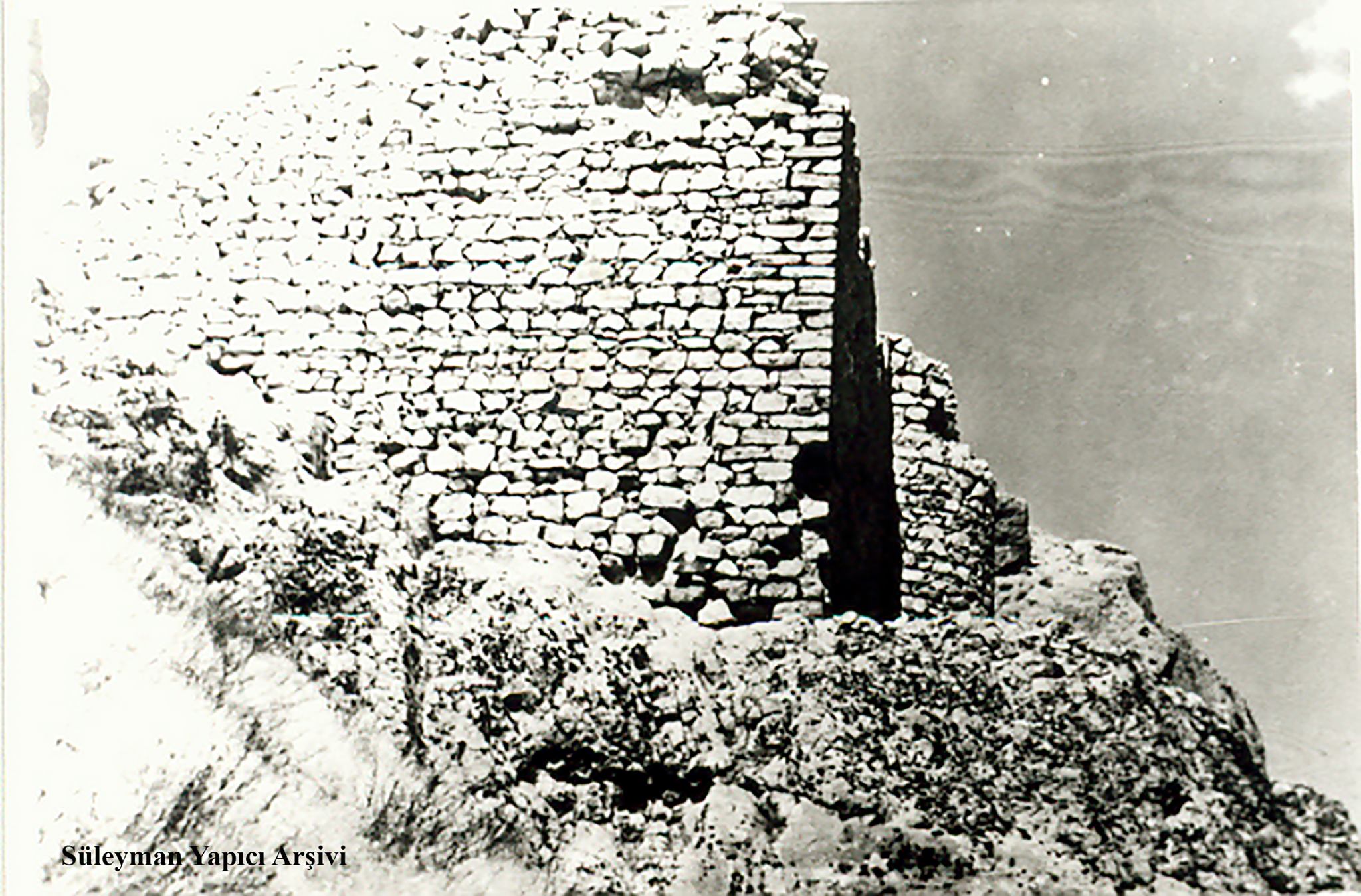 PALU - Palu Kalesi'nden bir g&ouml;r&uuml;nt&uuml; - 1970'li Y?llar 
S&uuml;leyman Yap?c? Ar?ivi