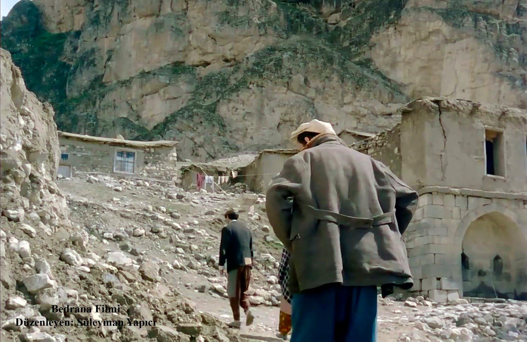 PALU - Zeve (Eski Palu) Kale Puvar? ve Mahallesi - 1974 - Bedrana Filmi 
D&uuml;zenleyen: S&uuml;leyman Yap?c?